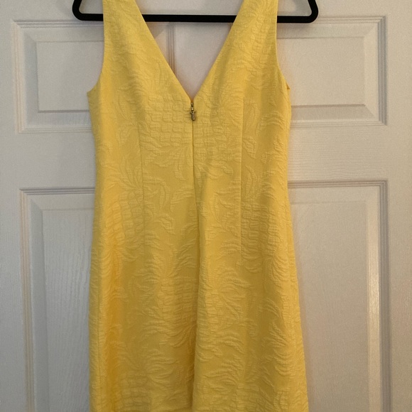 Lilly Pulitzer yellow pineapple dress. - Picture 3 of 6